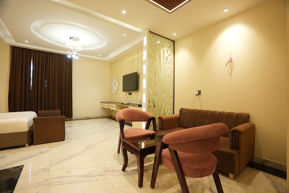 Lime Tree Hotels Near India Expo Mart Greater Noida