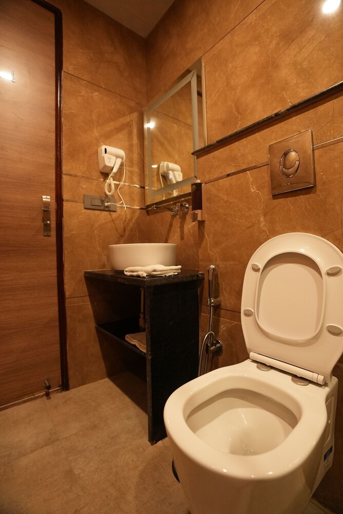 Lime Tree Hotels Near India Expo Mart Greater Noida
