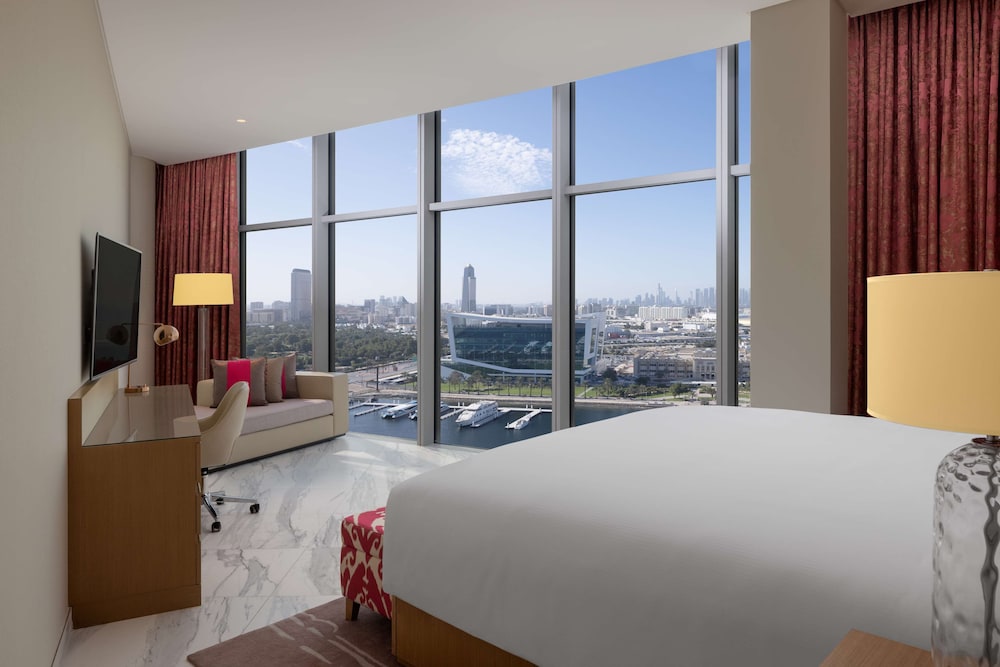 Hilton Dubai Creek Hotel & Residences