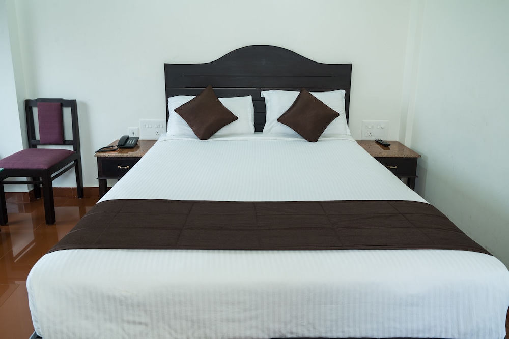Sandal Breeze hotel Marayoor