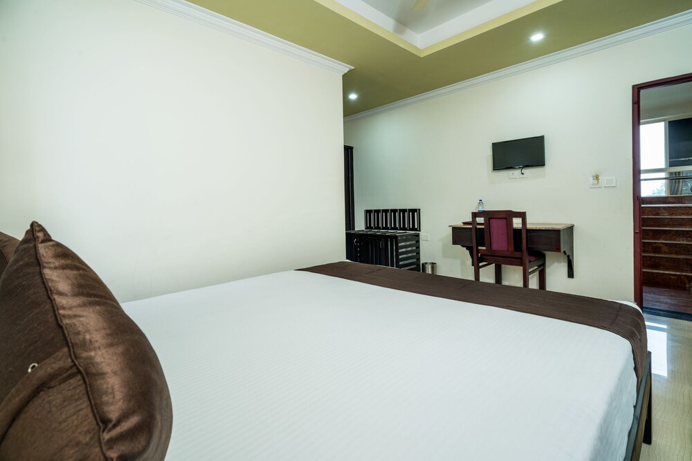 Sandal Breeze hotel Marayoor