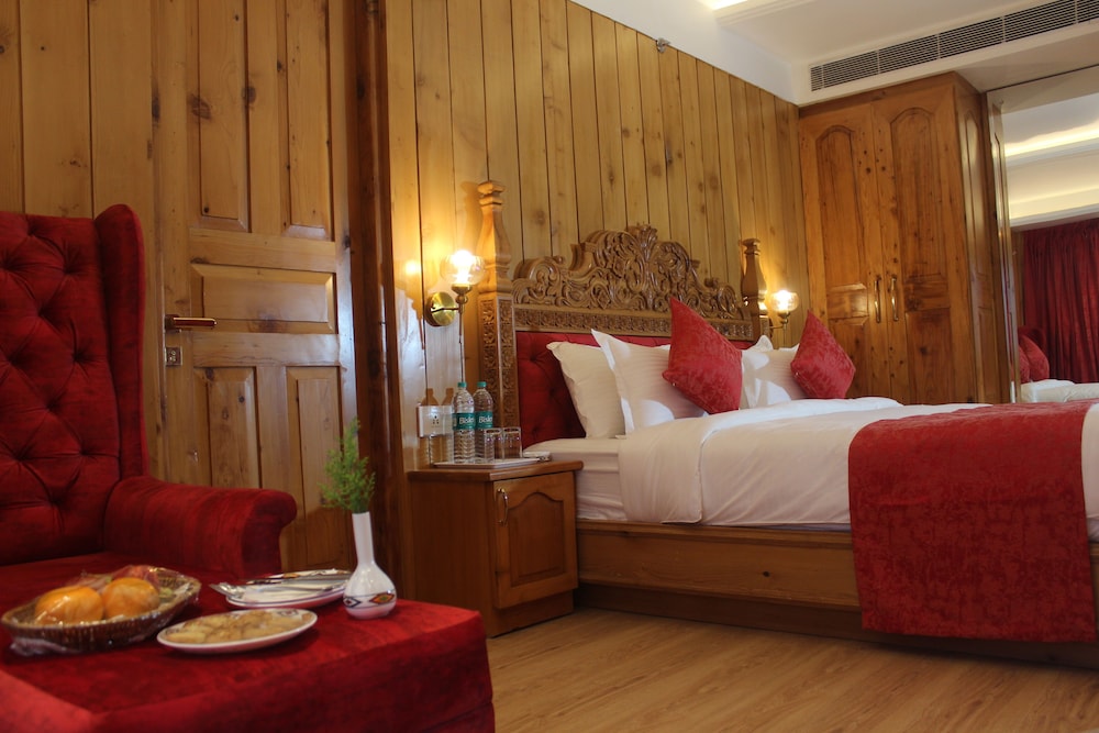 Tiaraa Hotels and Resorts Manali