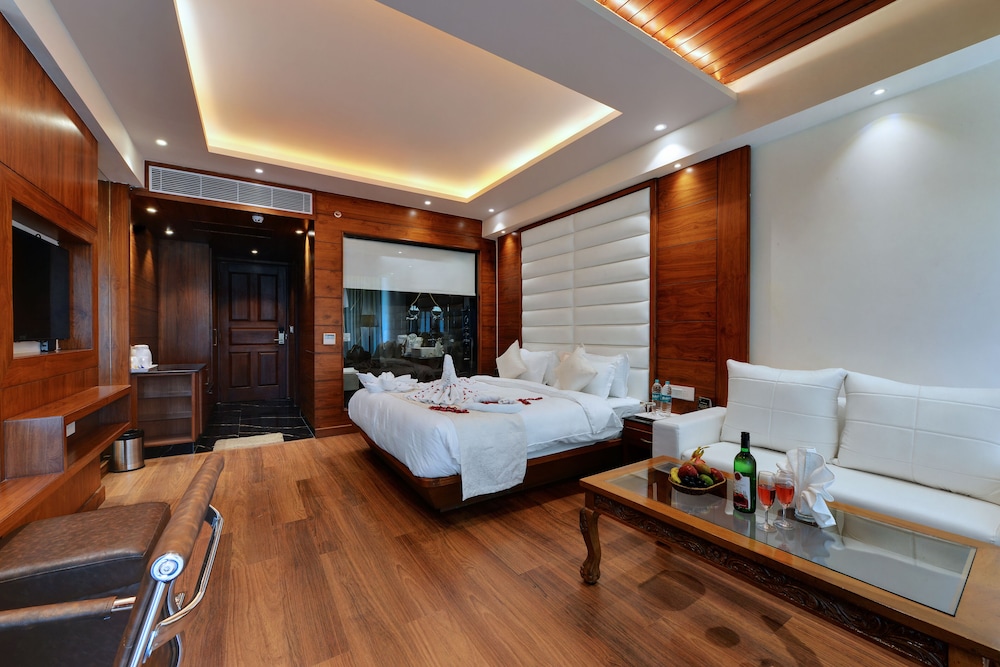 Tiaraa Hotels and Resorts Manali