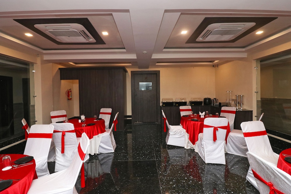 Capital O 27765 Hotel Vip Square