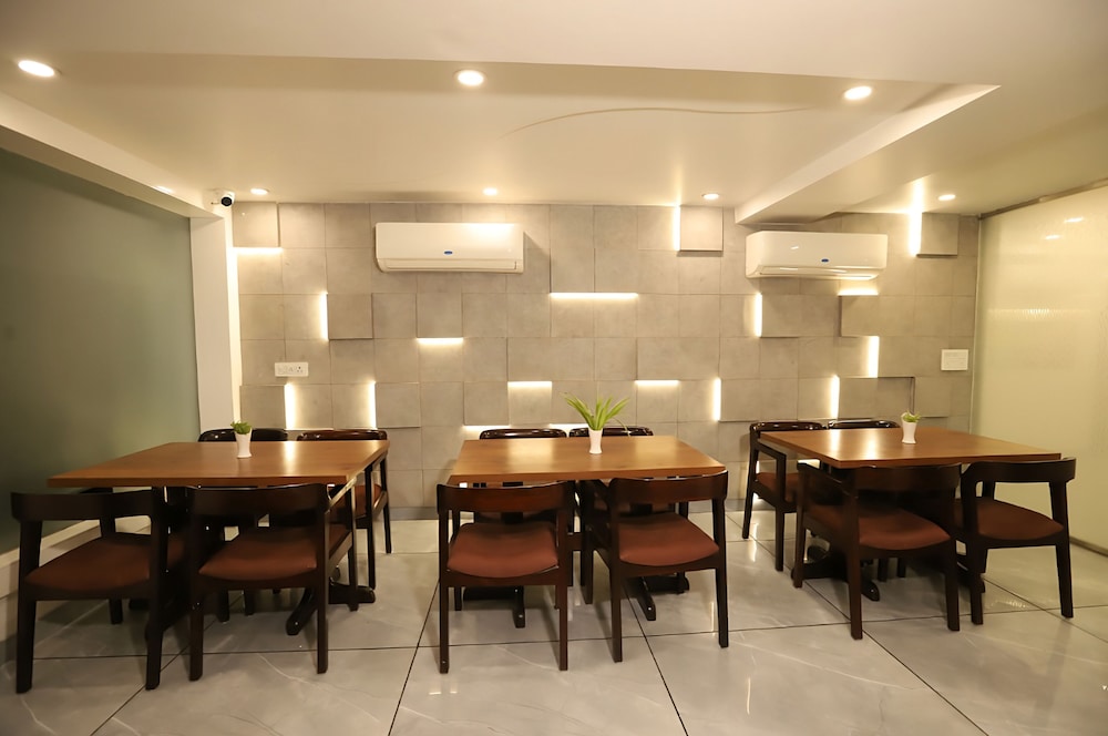 Hotel Keshav Residency - Medicity Gurugram, Near Medanta Hospital