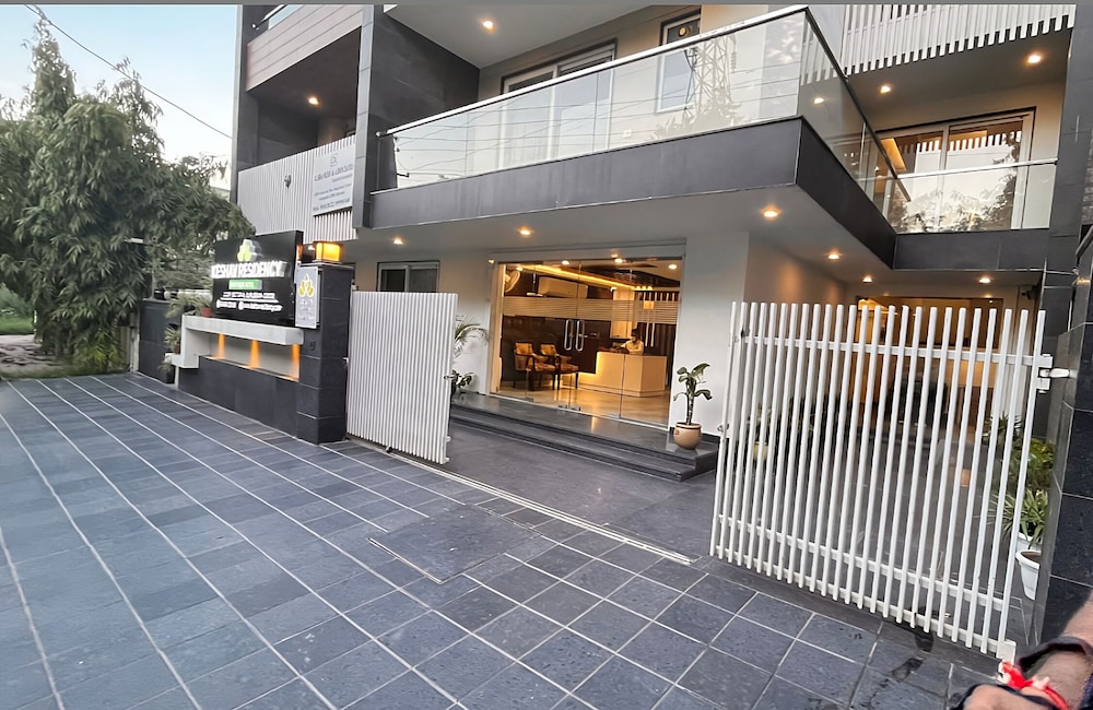 Hotel Keshav Residency - Medicity Gurugram, Near Medanta Hospital