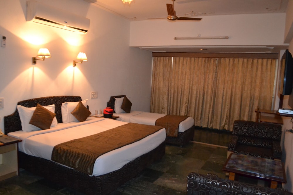 Chandra Inn