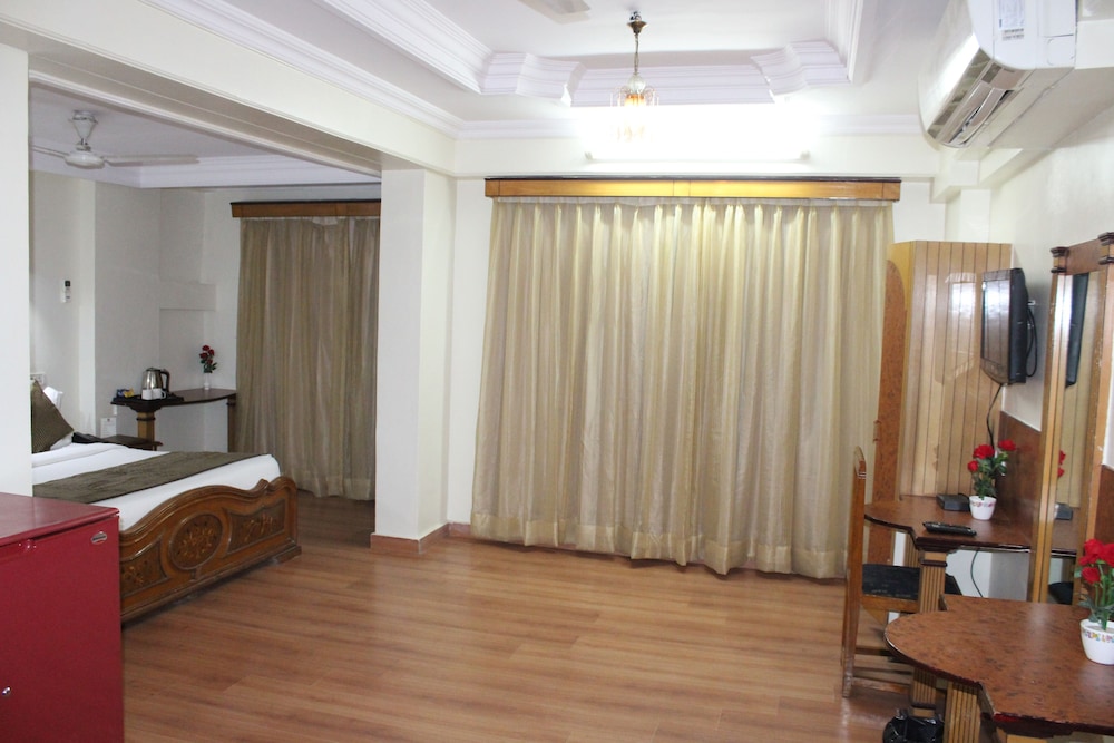 Chandra Inn
