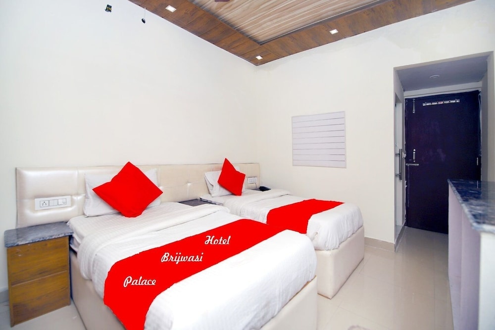 Hotel Brijwasi Palace