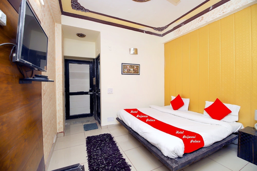 Hotel Brijwasi Palace
