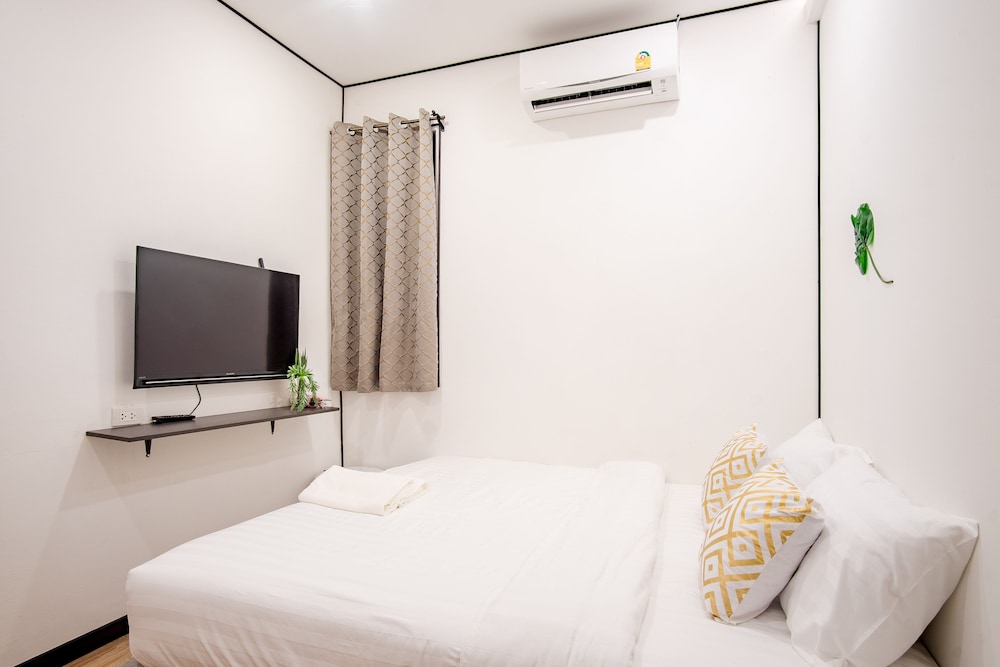 Isara Boutique Hotel and Cafe