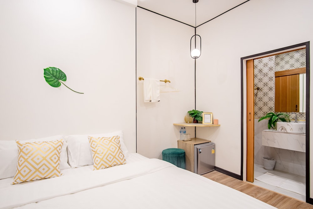 Isara Boutique Hotel and Cafe