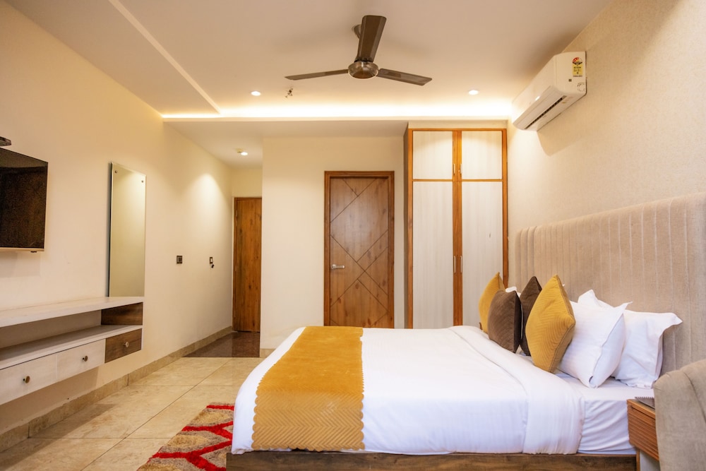 The Eminence Hotel @ 1 min drive from Max Hospital, Mohali