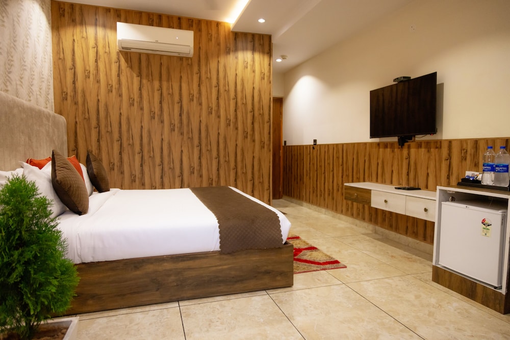 The Eminence Hotel @ 1 min drive from Max Hospital, Mohali
