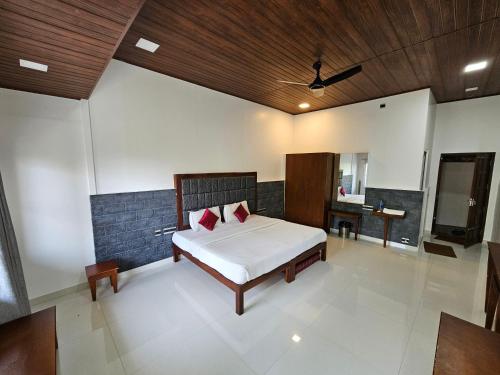 MistyBush Cottages and Resorts