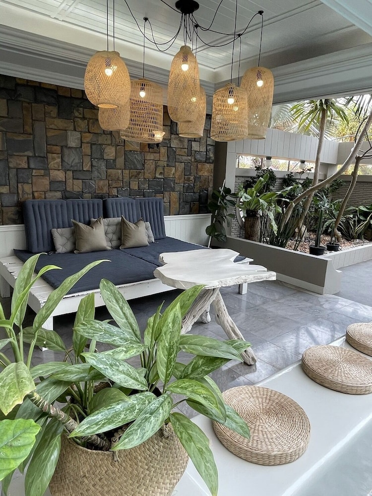 Garden Paradise Hotel & Serviced Apartment