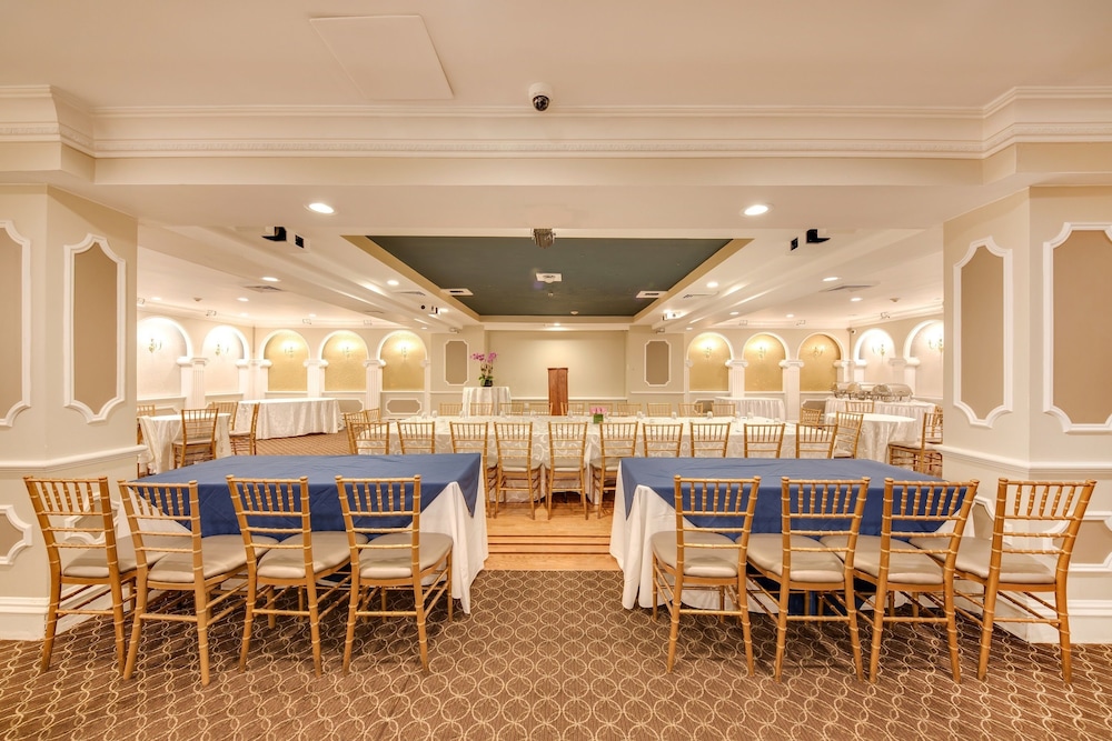 The Andrew Hotel