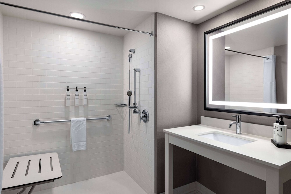 Wyndham Grand Fallsview Hotel