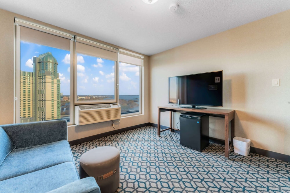 Wyndham Grand Fallsview Hotel