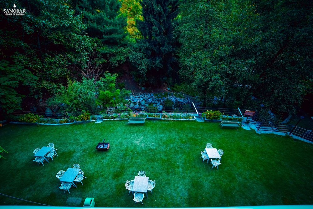 Regenta Place Green Leaf Manali- A Centrally Heated Resort