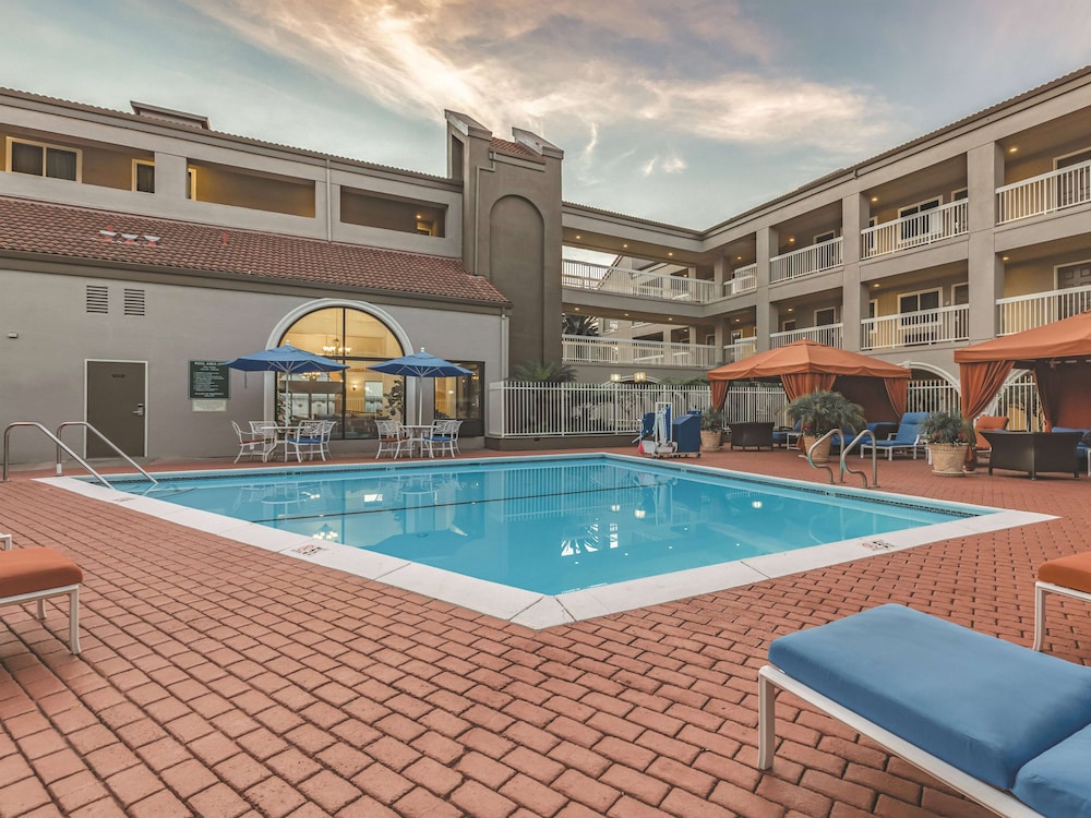 La Quinta Inn & Suites by Wyndham San Francisco Airport West