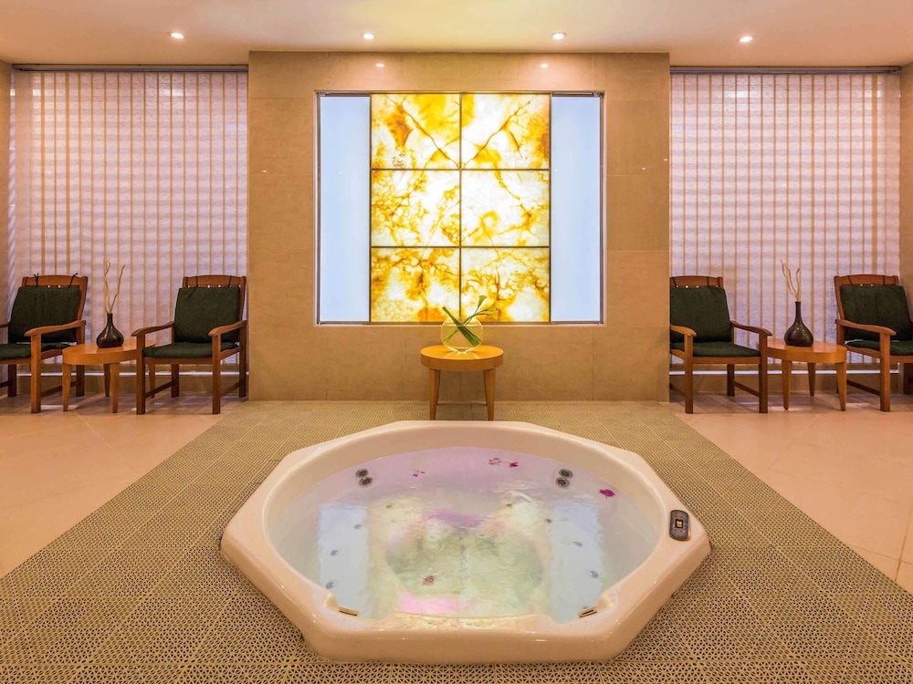Swissôtel Al Murooj Dubai