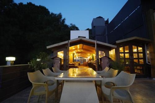 Hotel Whispering Wind By DLS Hotels