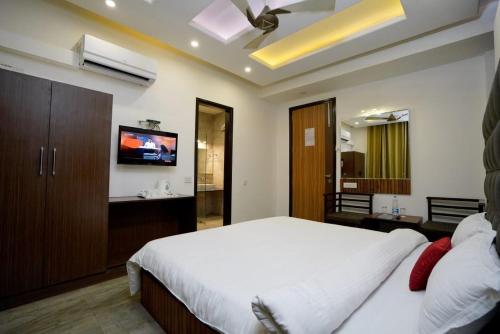 Hotel Whispering Wind By DLS Hotels