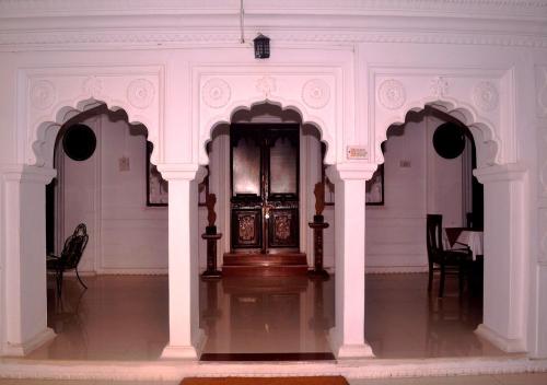 MPT Sheesh Mahal, Orchha
