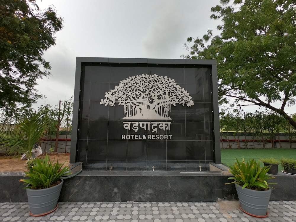 Vadpadraka Hotel and Resort