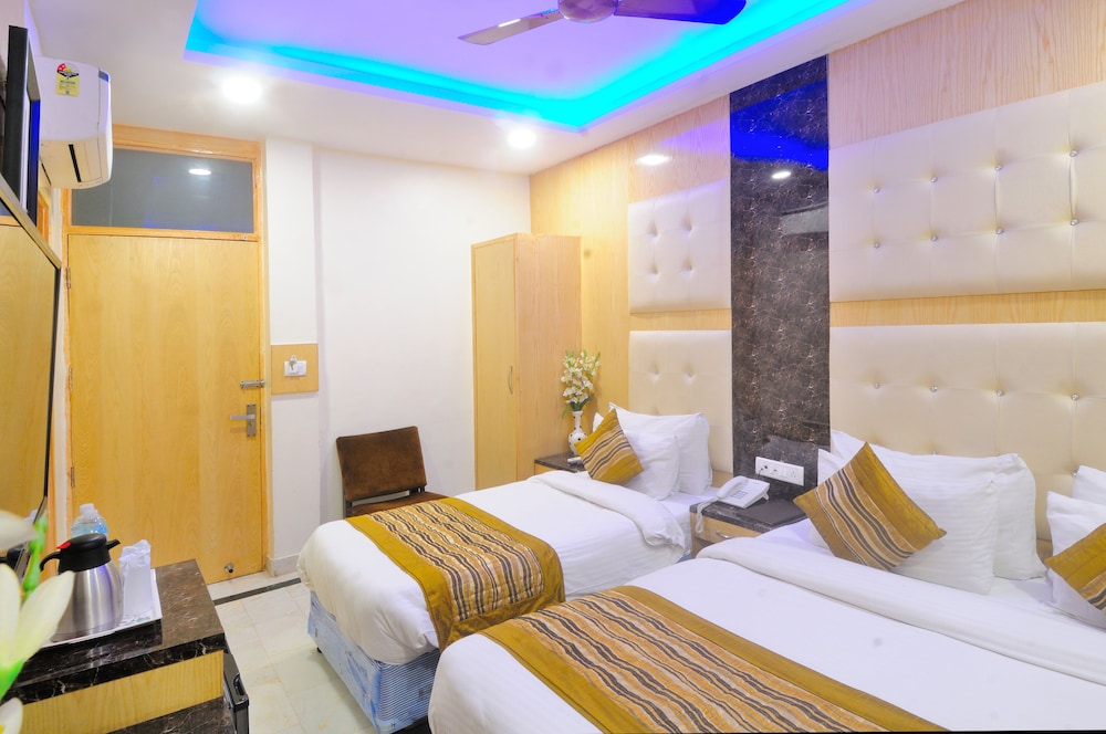Check In Room Chuna Mandi