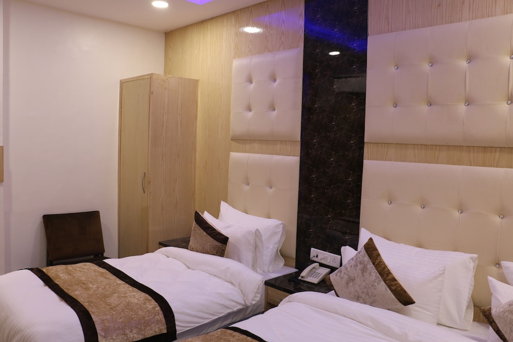 Check In Room Chuna Mandi