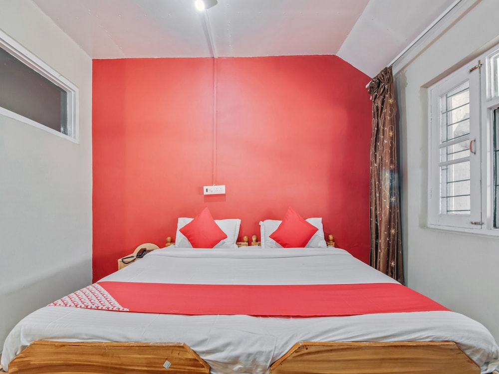 OYO 6112 Hotel Snow Palace