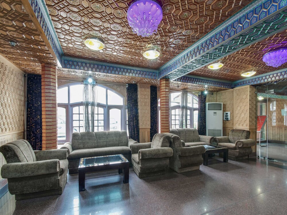 OYO 6112 Hotel Snow Palace