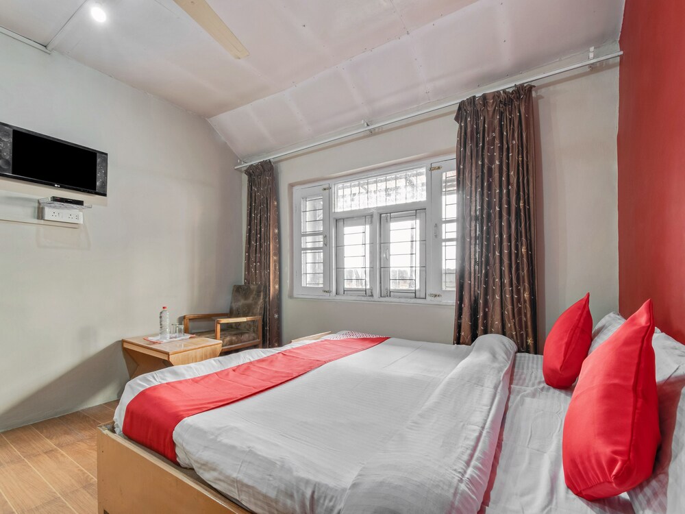 OYO 6112 Hotel Snow Palace