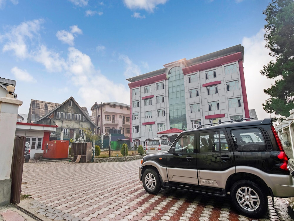OYO 6112 Hotel Snow Palace