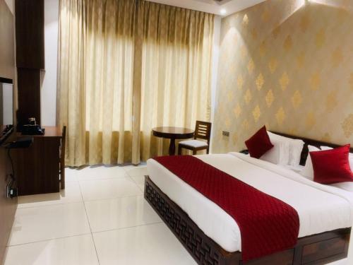 Rajathadri Royal Inn