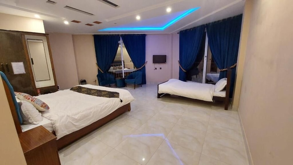 City Seasons Hotel