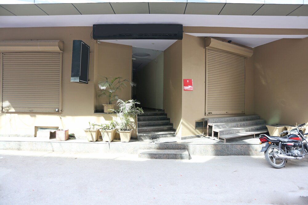 Hotel Galaxy Near Delhi Airport
