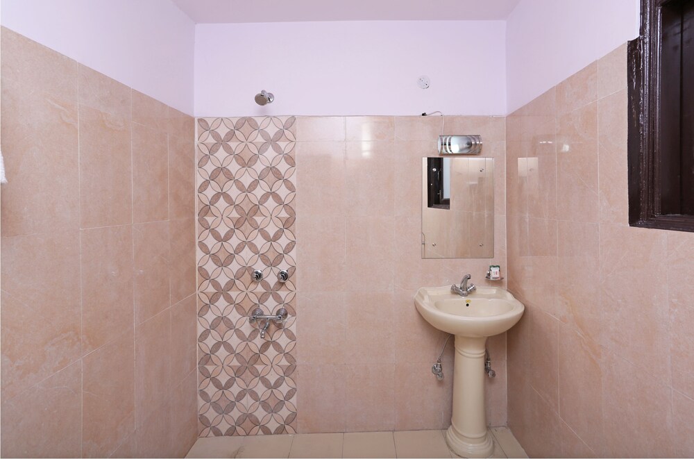 Hotel Galaxy Near Delhi Airport