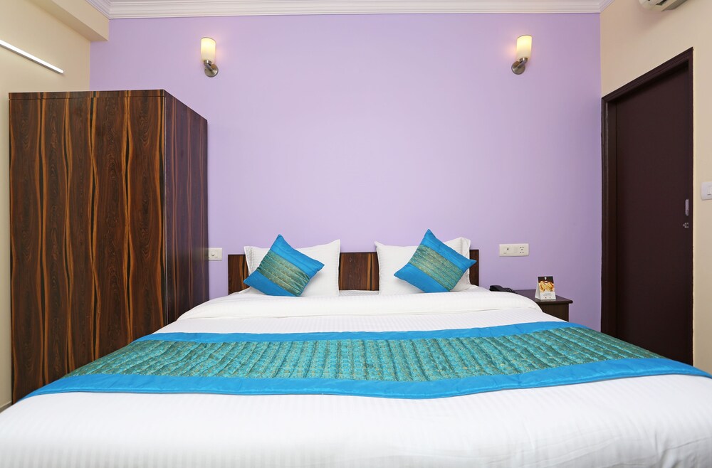 Hotel Galaxy Near Delhi Airport
