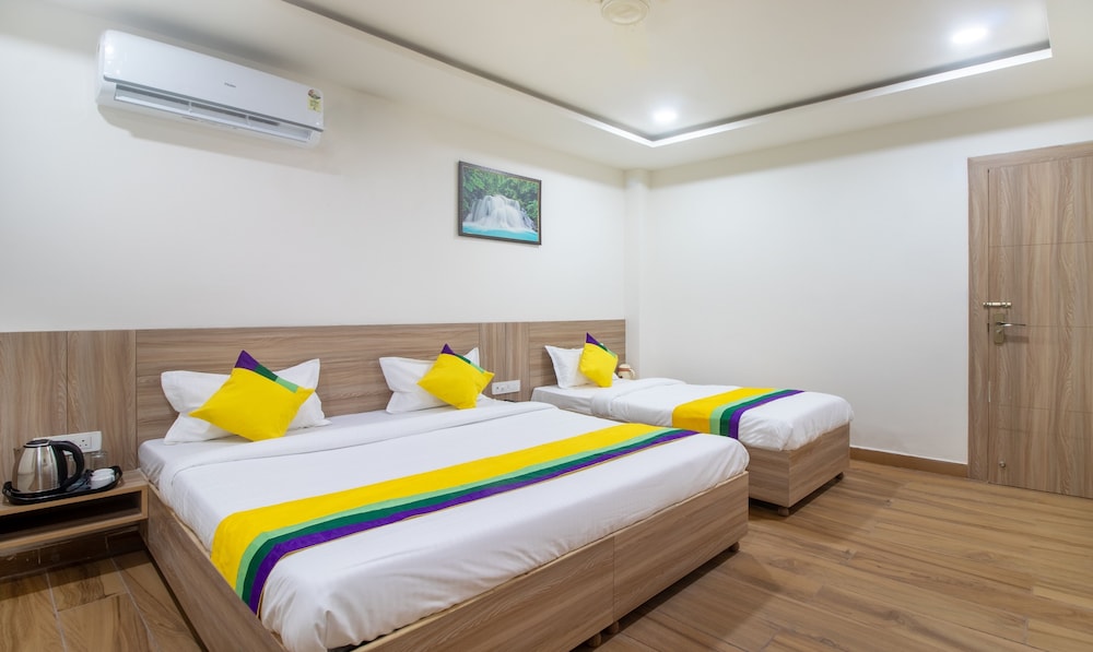 Itsy Hotels Krishna Residency, Govardhan Chauraha
