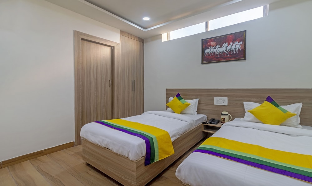 Itsy Hotels Krishna Residency, Govardhan Chauraha