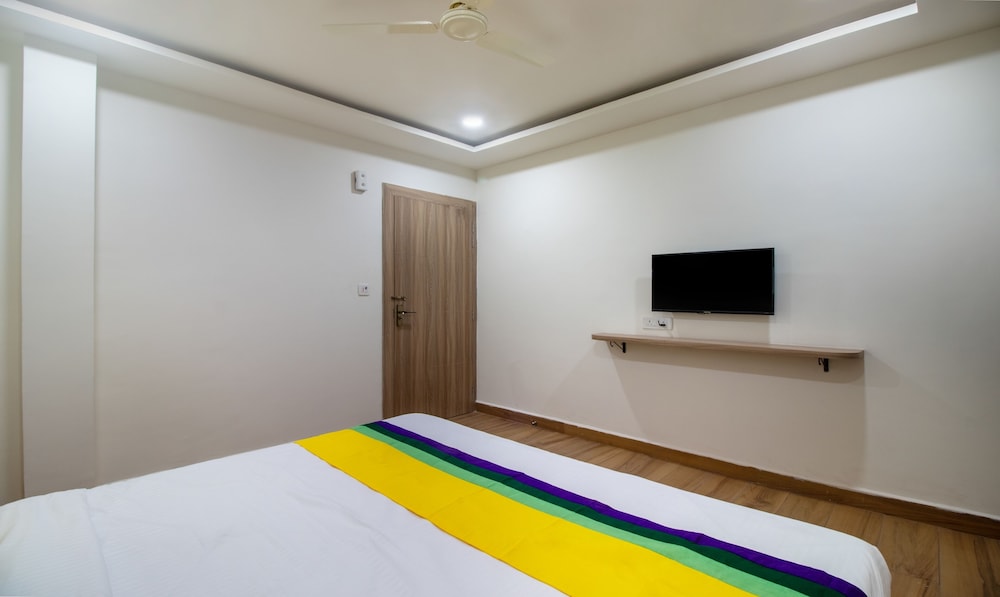 Itsy Hotels Krishna Residency, Govardhan Chauraha