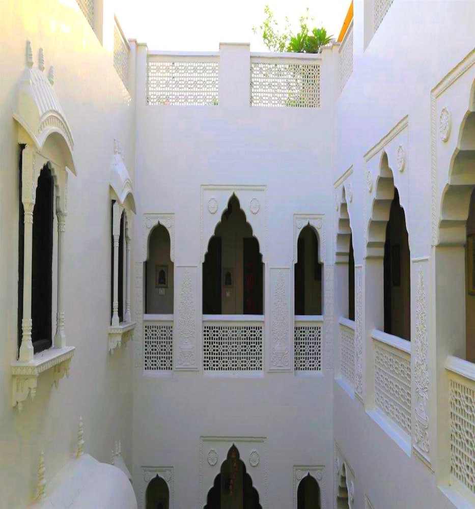 Jyoti Mahal A Heritage Hotel-05 Mins from Railway station& 2 mins from Metro station