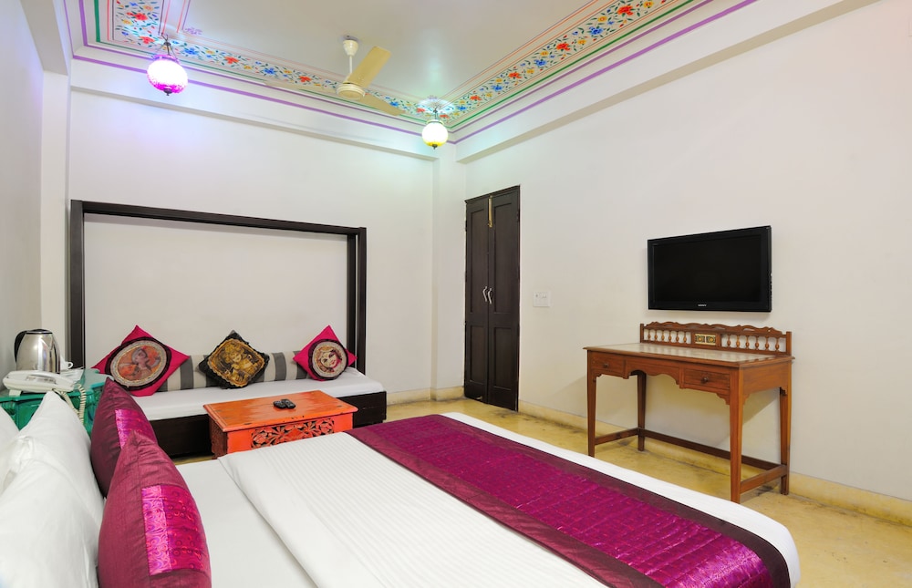 Jyoti Mahal A Heritage Hotel-05 Mins from Railway station& 2 mins from Metro station