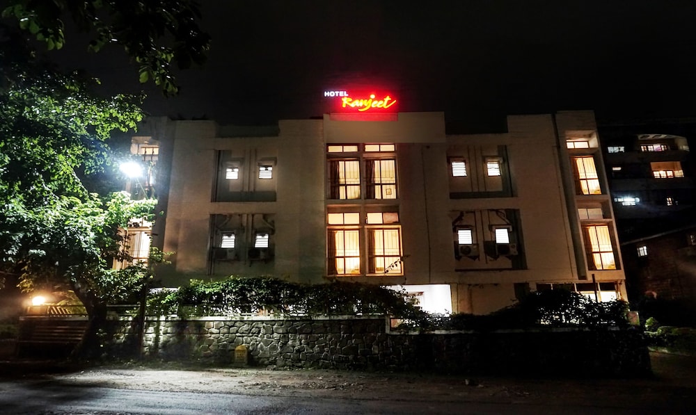 Oyo 15198 Hotel Ranjeet