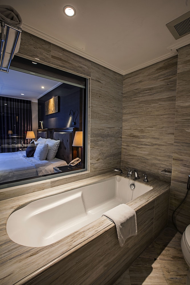 The Chi Boutique Hotel
