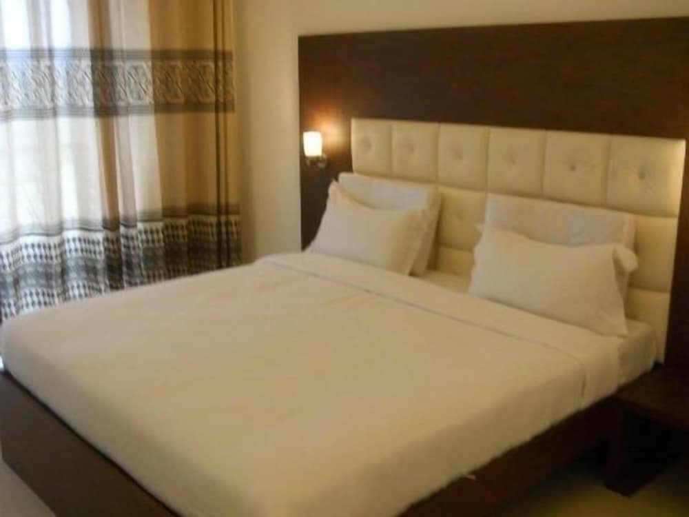 Hotel Sea N Rock Pure Veg