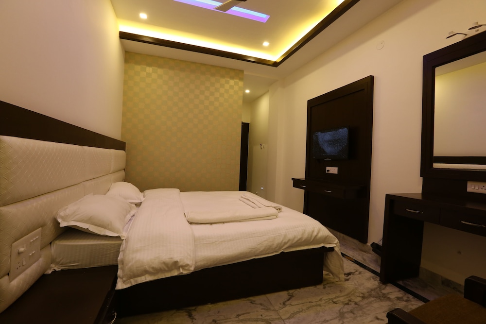 Hotel Green View - Behind Parmarth Niketan